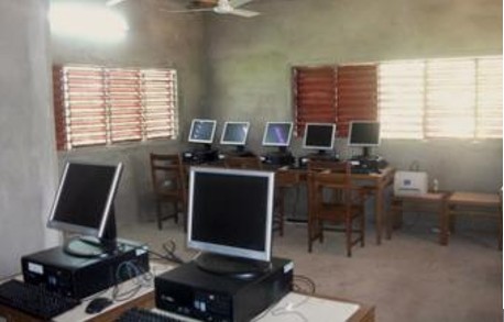 “授鱼”不如“授渔”（上）: 太阳能电脑帮助非洲改善教学